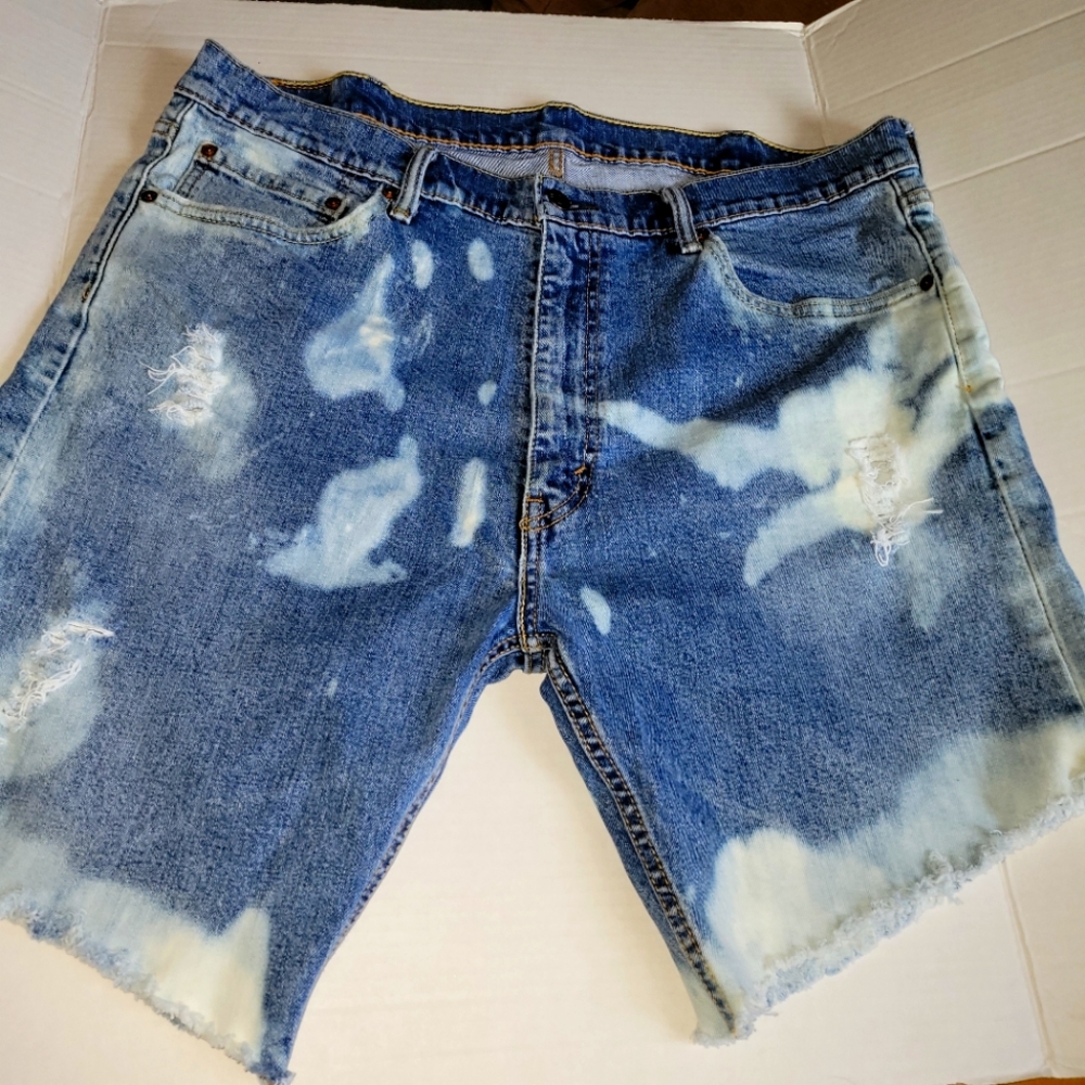 Levi's Distressed denim Shorts with frayed hem
